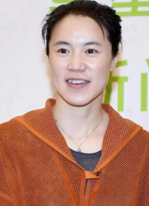 让人唏嘘，王楠如今的处境实在太糟心！大家原本都认可她一心为国乒操劳，谁能料到仅仅