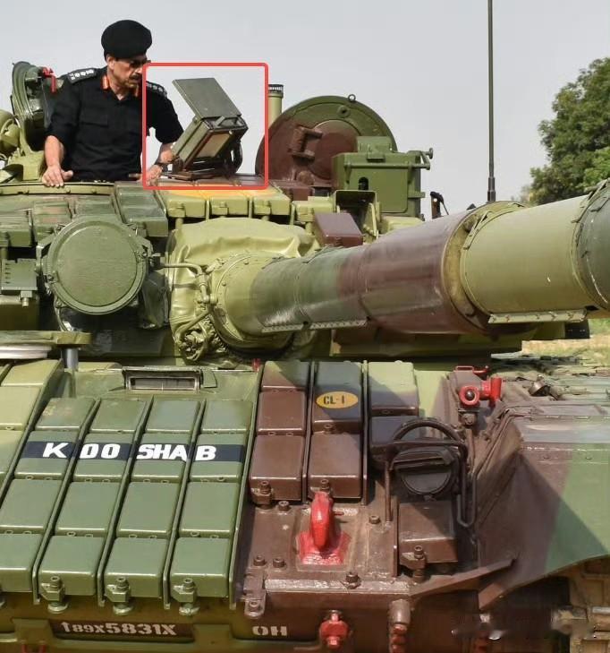 好家伙，三哥最新改装的T-72M1坦克TIFCS火控系统，这完全秉持了“让领导先