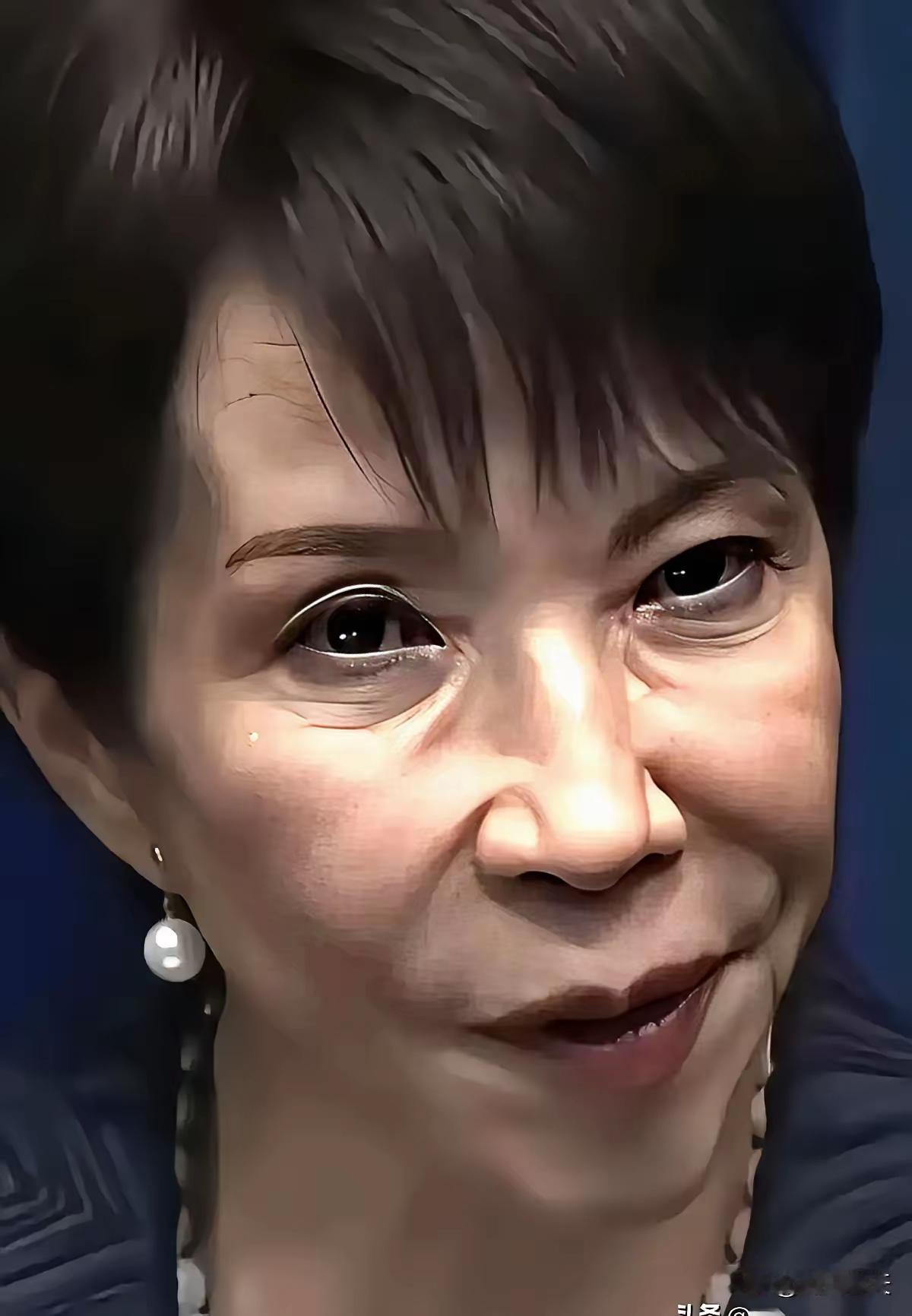 日本人千挑万选好不容易选出了一个女首相，没成想到她会是个惹祸精。
     高市