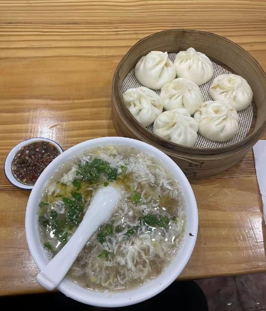 从美味早餐开启新的一天！能量满满，加油吧[加油]