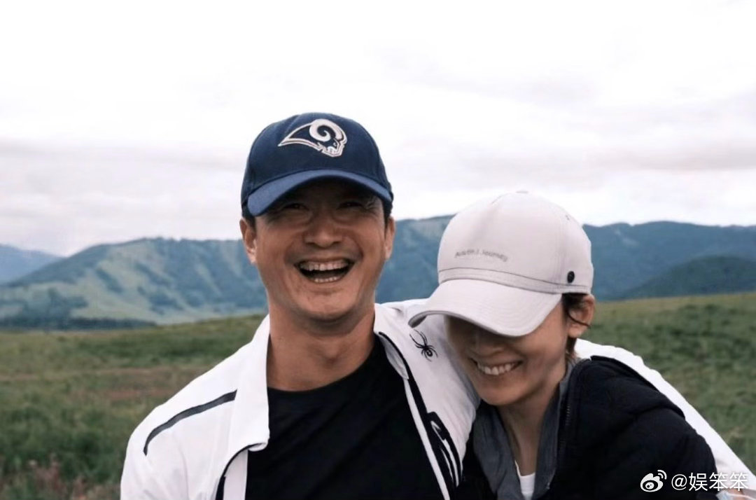 吴京回应谢楠初舞台吴京夸谢楠飒 楠京这糖太甜了！吴京转发表白让她只管做自己，还说