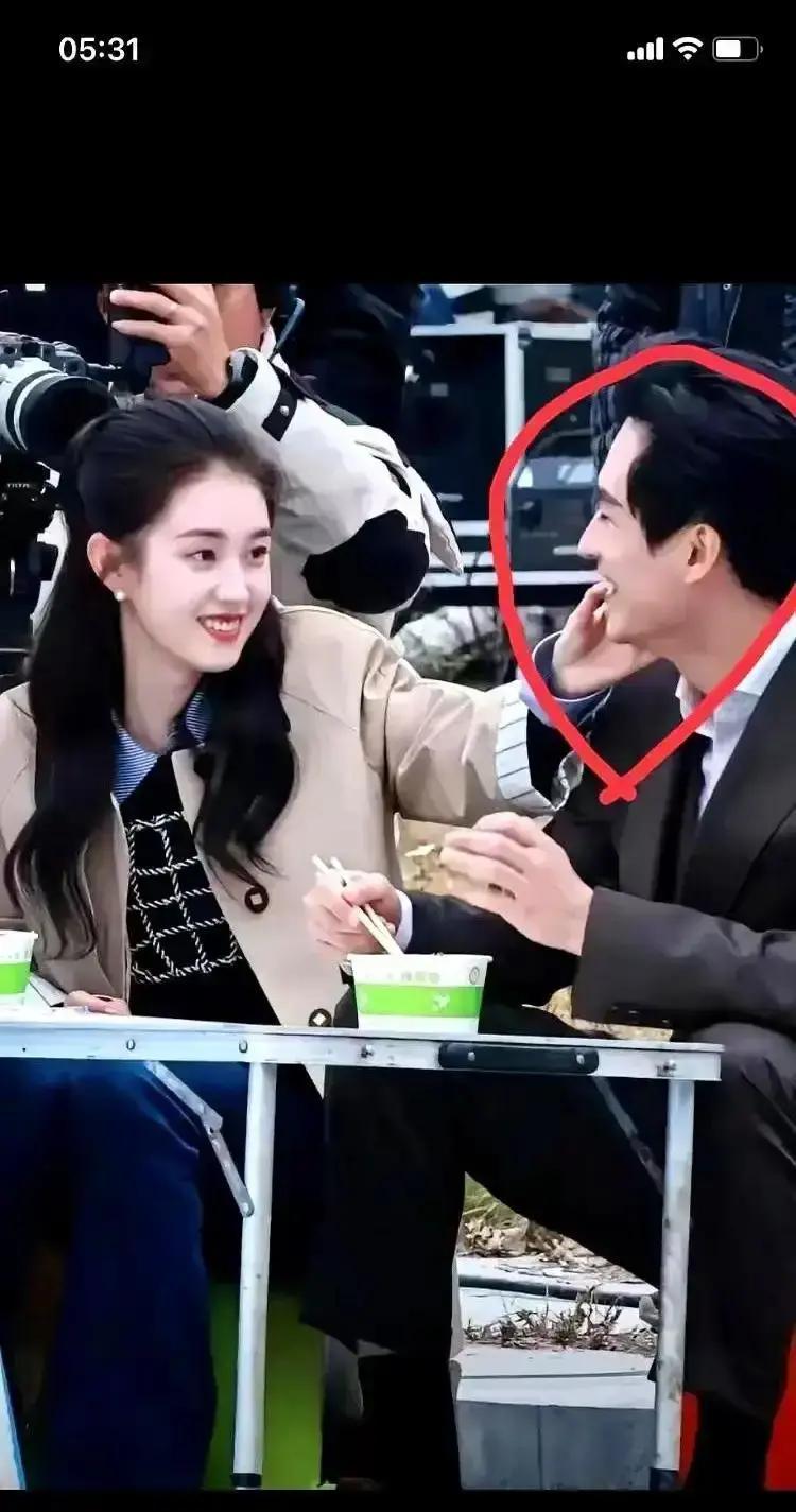 3秒吻戏拍7小时，观众还在哭
 
这不是演技，是算出来的。平台把经典哭戏切成0.