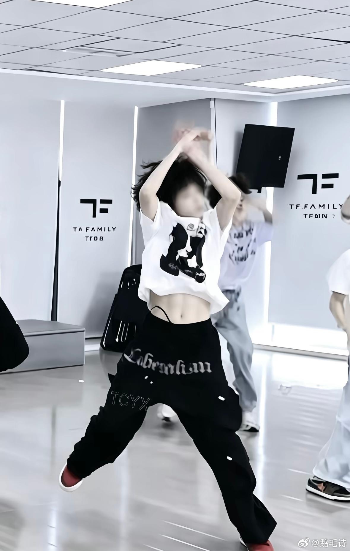 吕政熙有腹肌了？感觉他以后会有不少梦女粉 ​​​