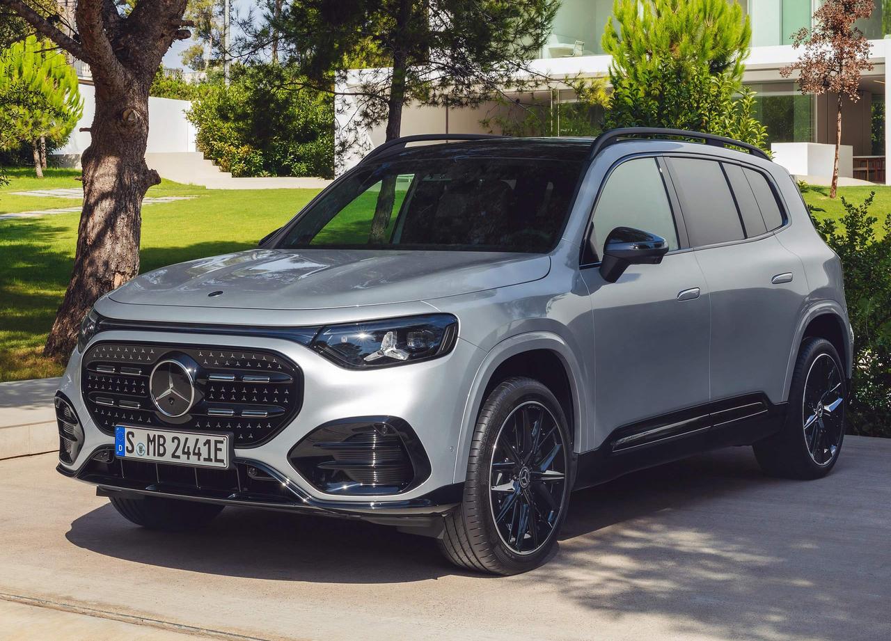 新的奔驰GLB轴距加长了6公分，还是4米6多的车长，第三排两个座你会请_____