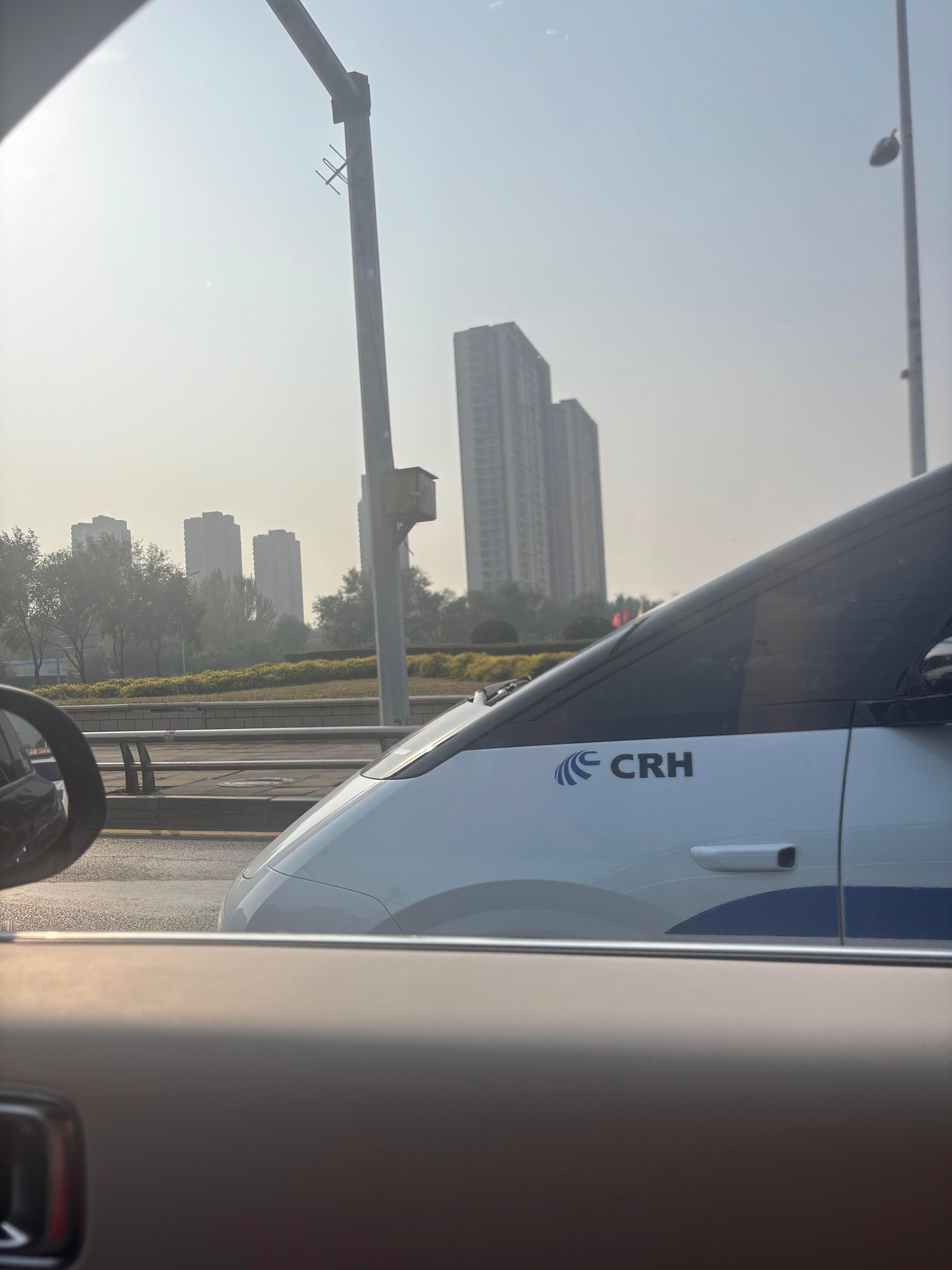 一回头以为高铁开到旁边来了理想汽车 ​​​