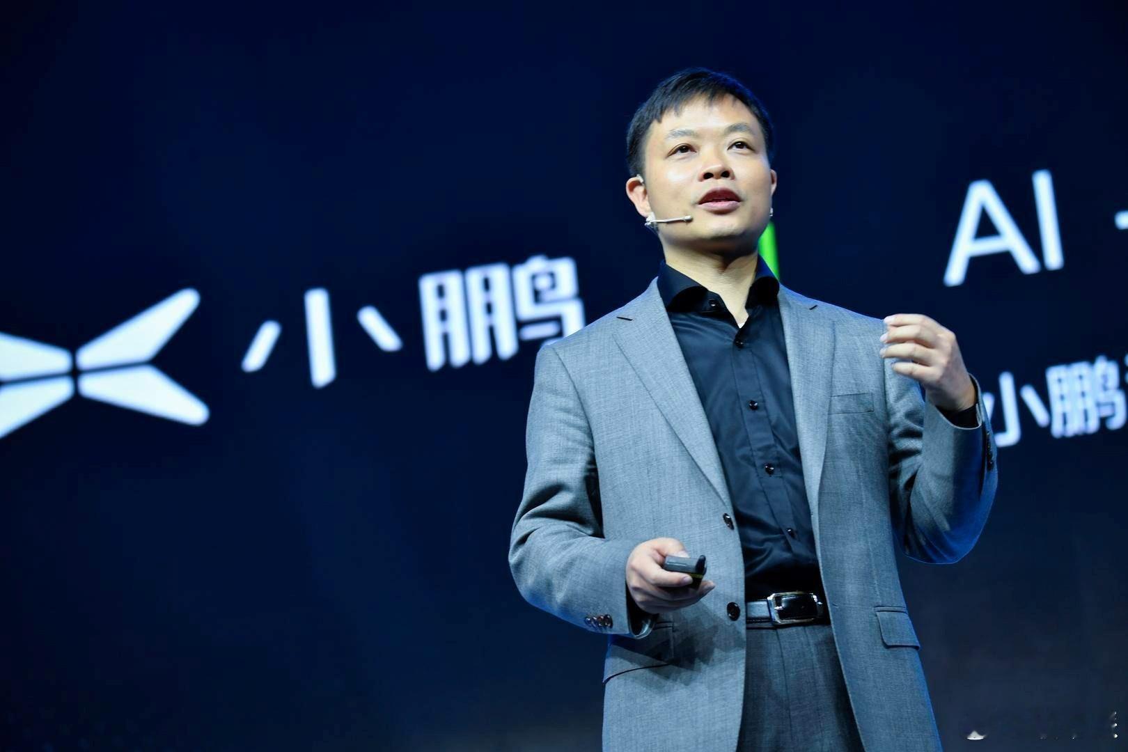 在2025年第二季度财报会上透露，其增程方案历经五轮激烈讨论才最终确定。首次讨论