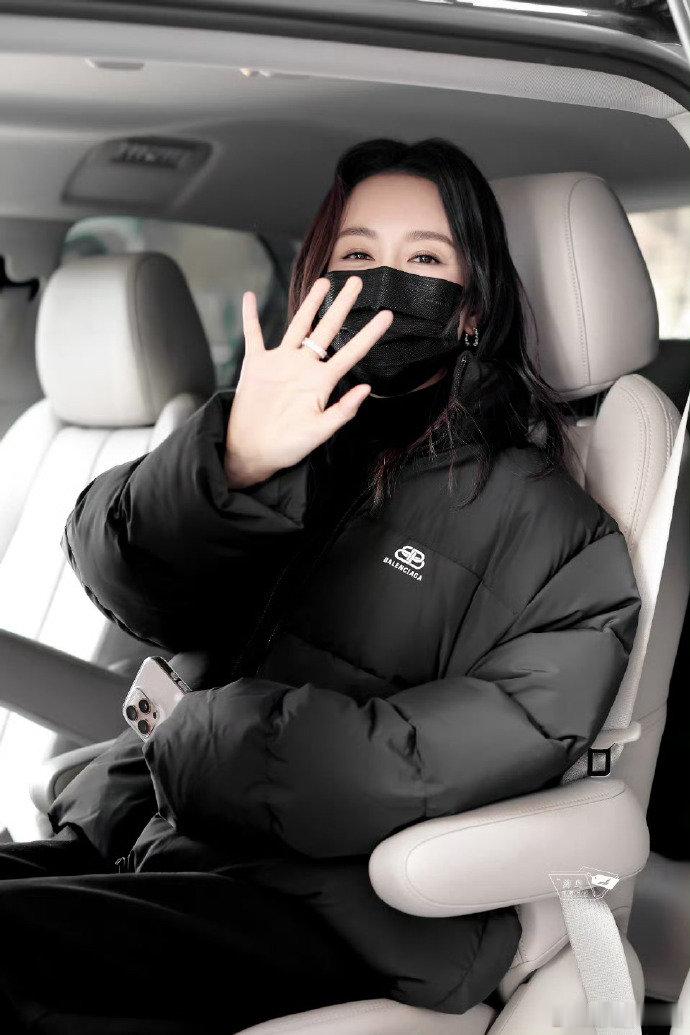 大侦探hi6上班路透 大侦探的魏大勋、魏晨、杨蓉、王鸥现身 hi6，熟悉的身影，