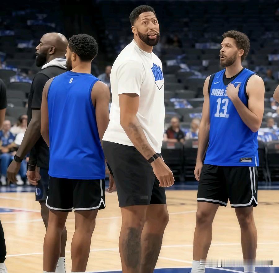 浓眉竟然到了无人愿意接手的地步
浓眉估计也有点自暴自弃了，也准备躺平，反正大合同