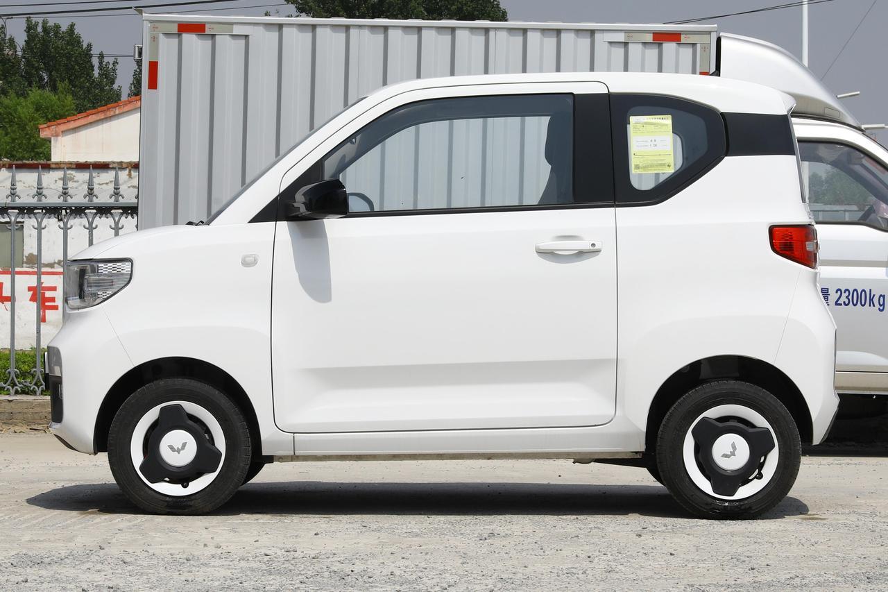五菱宏光MINI EV轮胎鼓包修补更换避坑，价格明细全解析！
一、车型+具体故障