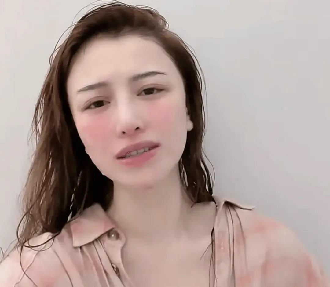 和刘翔离婚后，她离开上海，和母亲相依为命，如今35岁仍是单身 