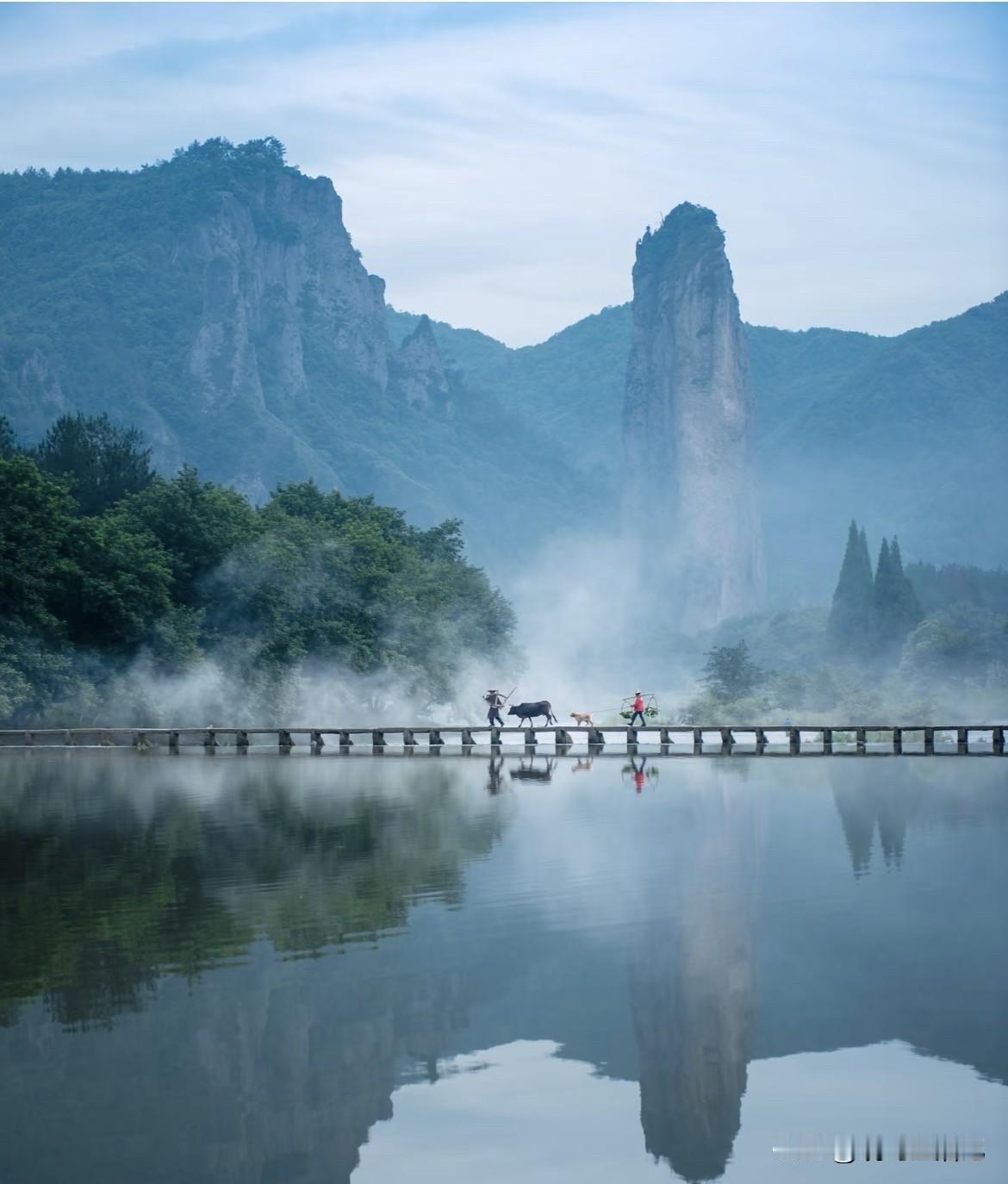请用一个词，形容一下此景[作揖]