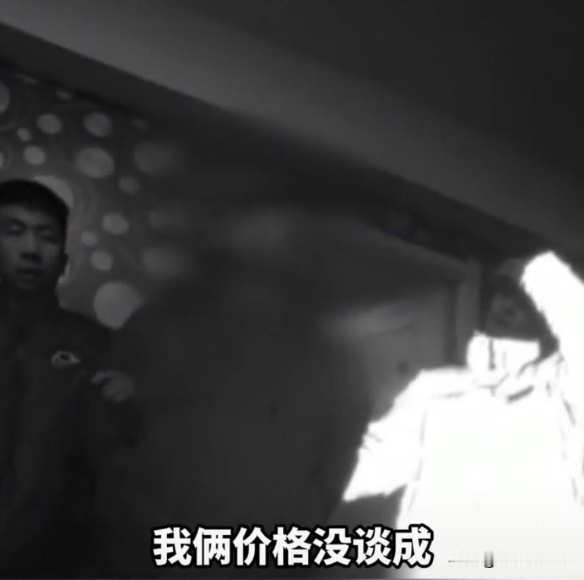 是个狠人！内蒙古呼和浩特，警方接到举报，得知在一所公寓内，有卖淫嫖娼的违法行为，
