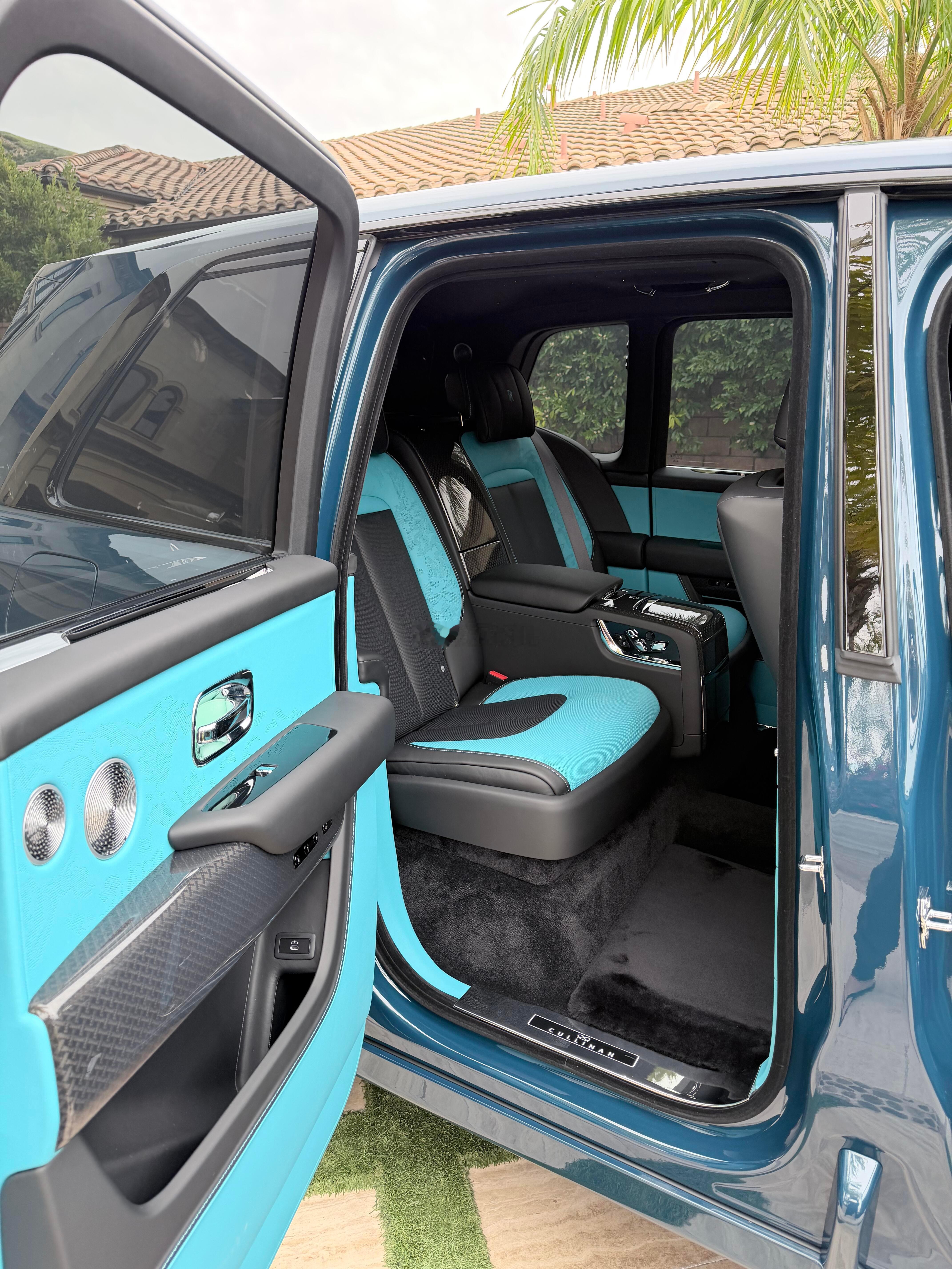 新款库里南，没发现和旧款有多大变化。库里南