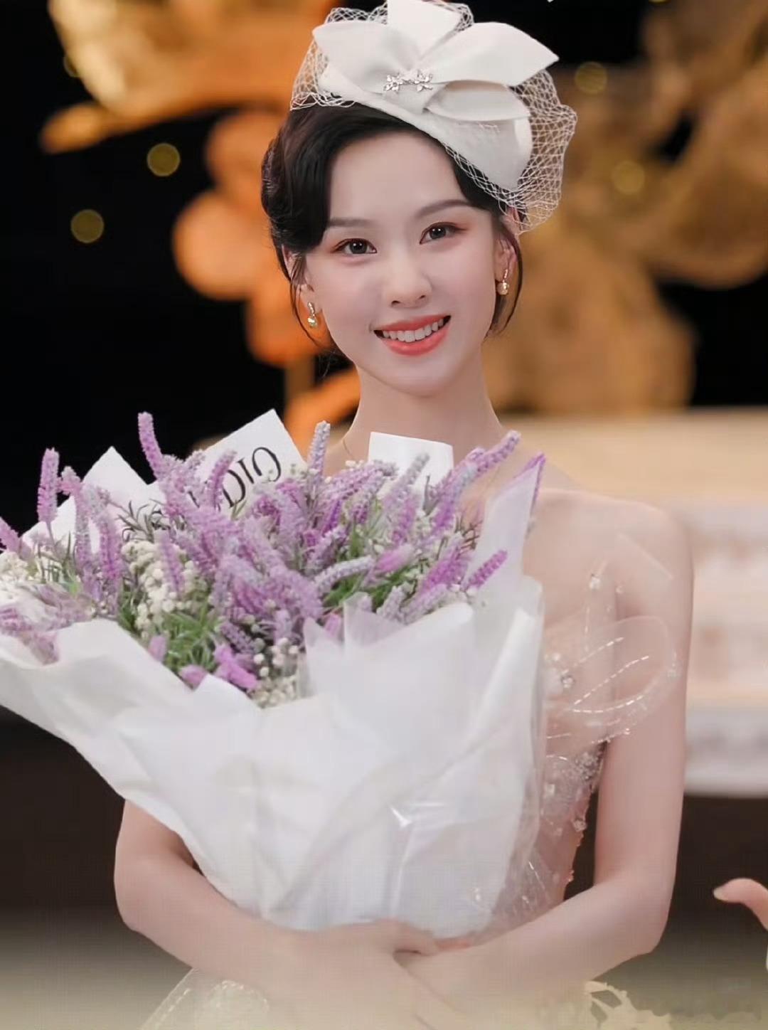 今天的嘟嘟是复古名伶🧚🏻‍♀️太适合这个造型了吧 公主一样[期待][期待] 