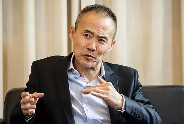 万科的现金流特别紧张了，听说很多城市里万科的资金都被地方政府控制着，专门用来保证