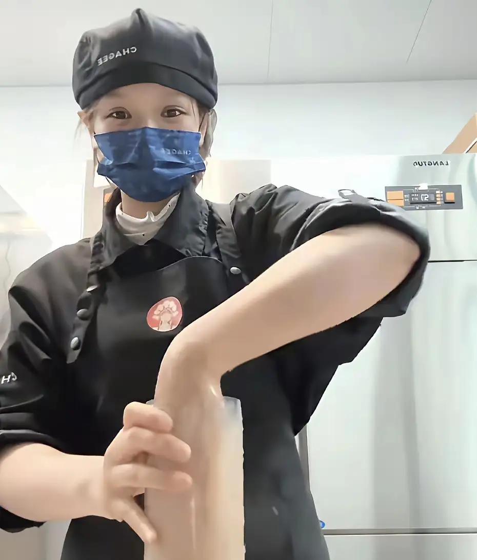 奶茶行业开始火拼了！有时一个行业被搞死，不会是消费者，而是行业里老板自己搞死自己