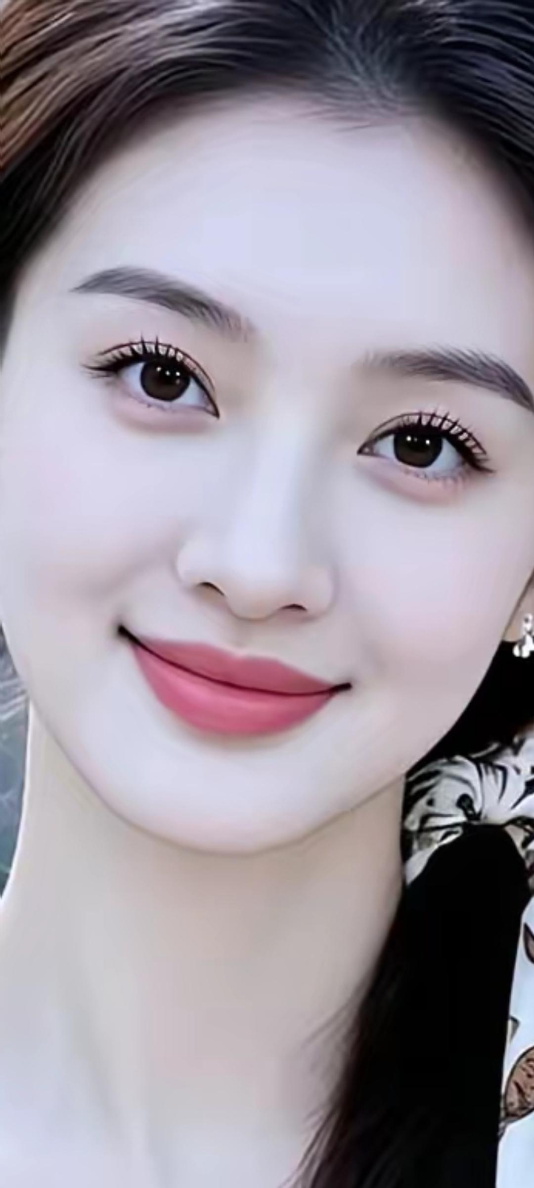 温柔甜美的微笑，散发着青春的气息！🌸💖