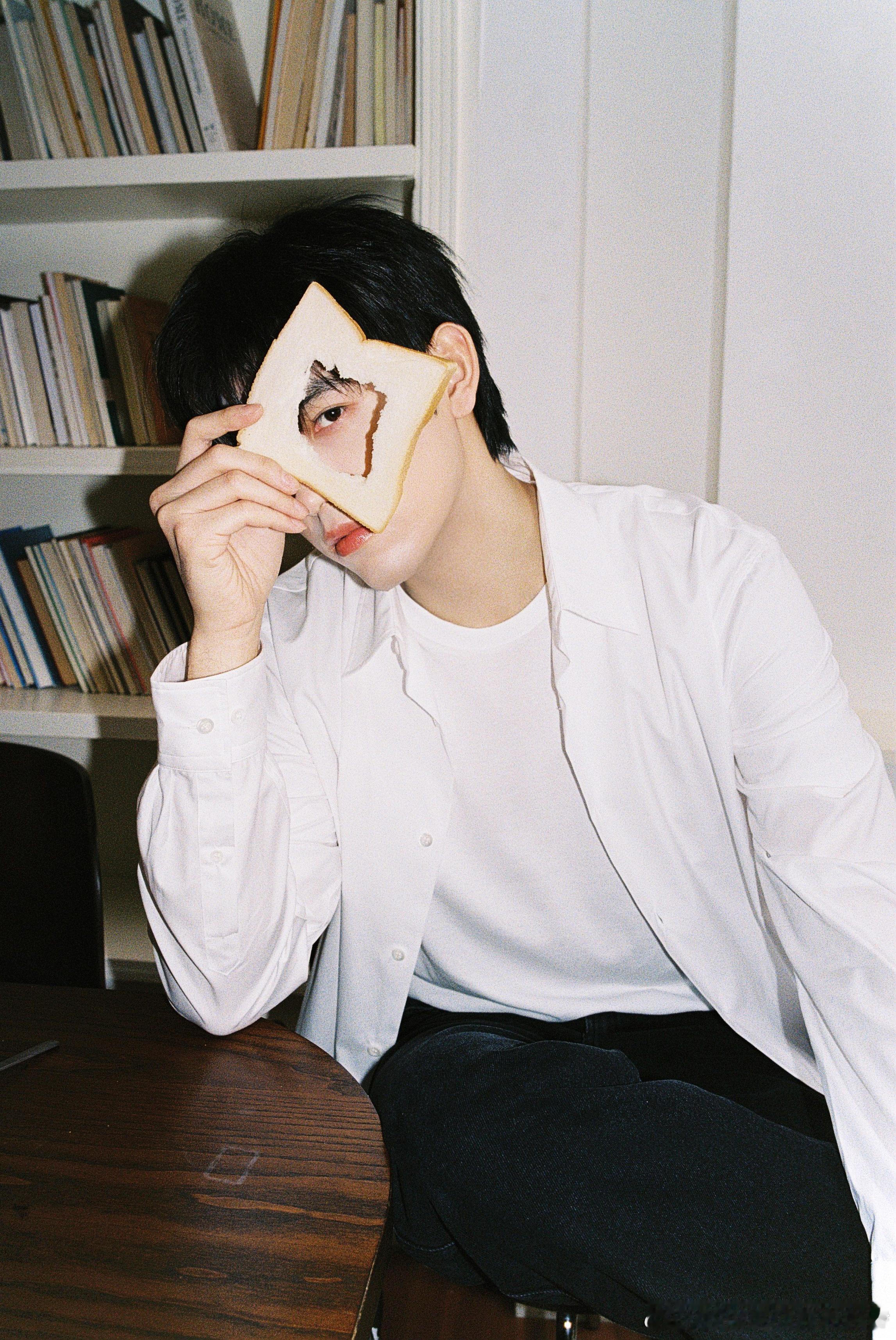 陈飞宇白衬衫营业 