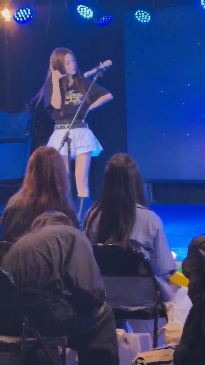 谁懂蔡文静跳这几下蔡文静我家那闺女演唱会路透我家那闺女刷到蔡文静演唱会路透，随性
