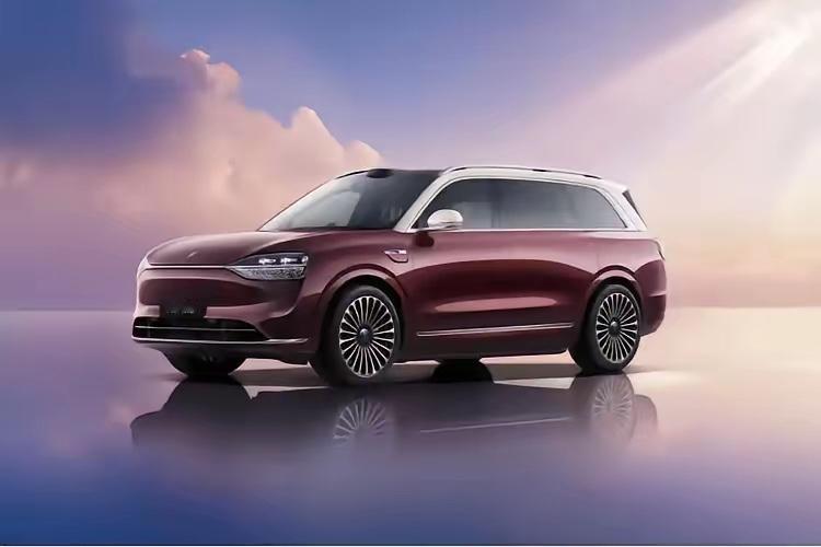 2026马年央视春晚上，问界M9以光影灯阵惊艳亮相，连续三年登台并深度融入《智造