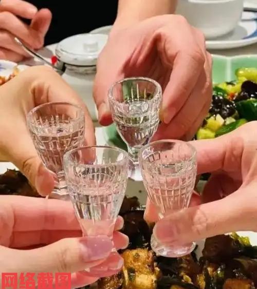 江西宜春有男子儿子结婚并请战友。

可是这途中发生了一件非常遗憾的事，原因在于男