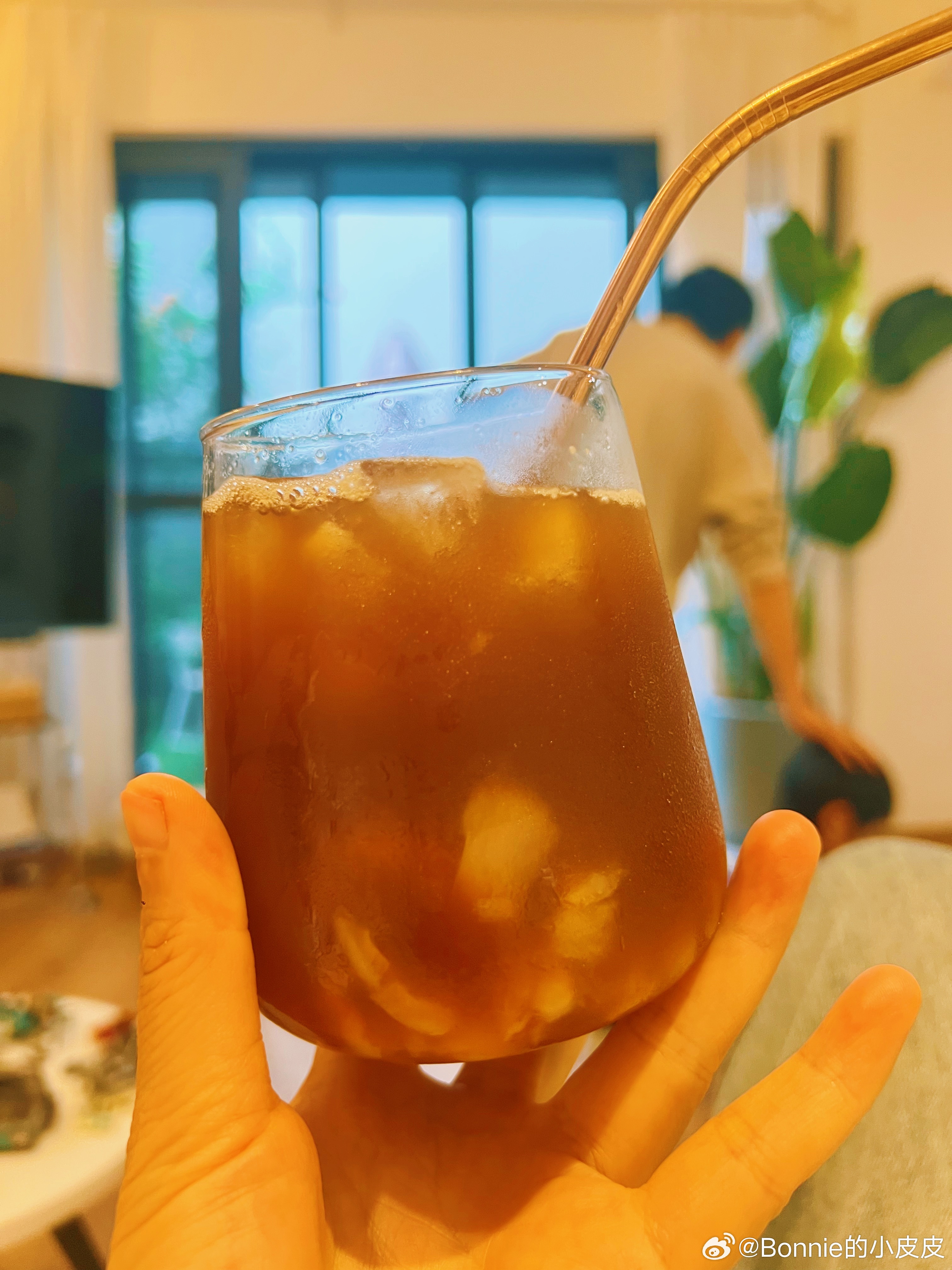 这个时间点让老公给做了一杯荔枝美式不知道会不会影响睡觉 