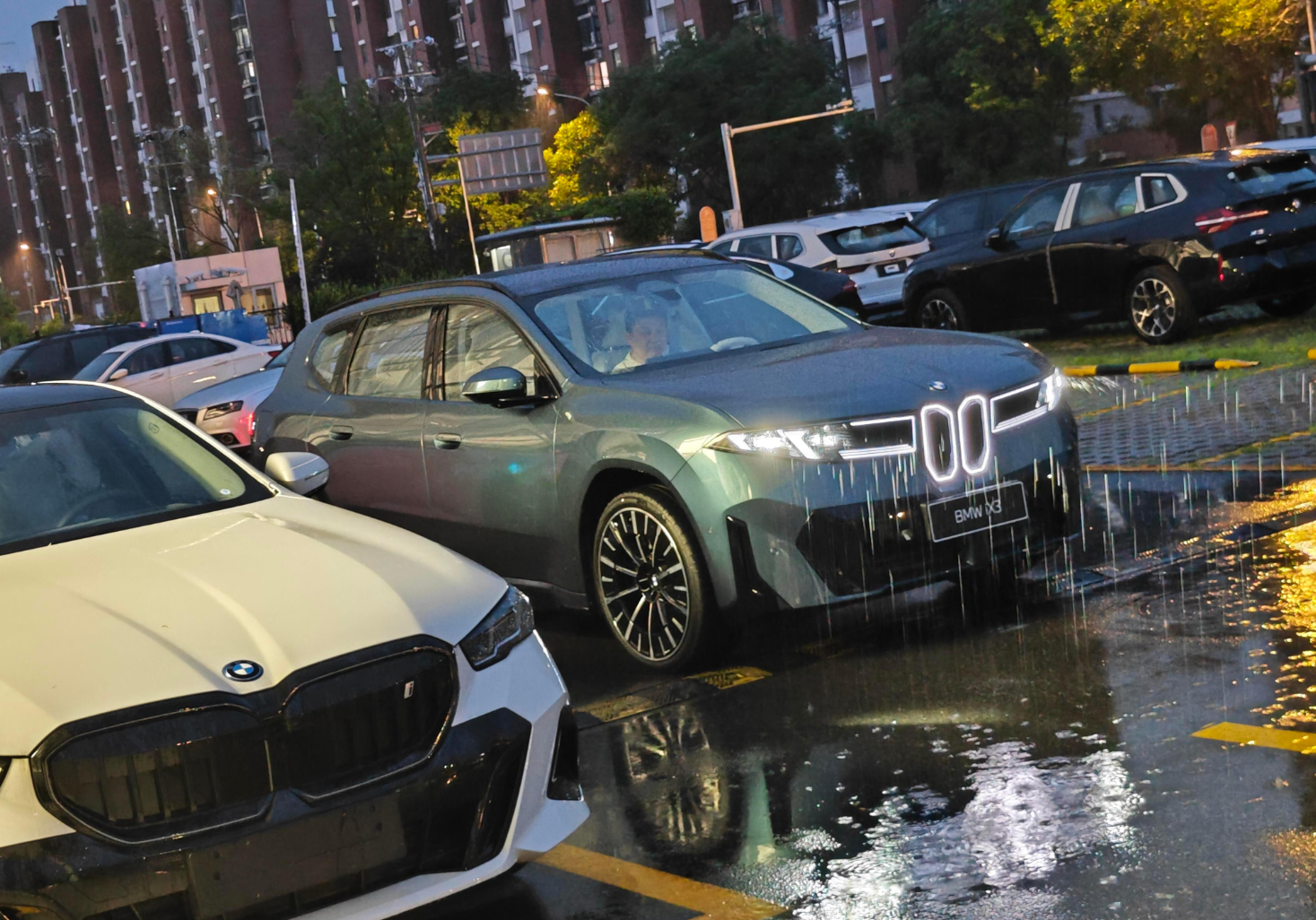 车若初见 咱就说，小鼻孔看久了是不是也挺秀气？新款BMW iX3 长轴距版更新节