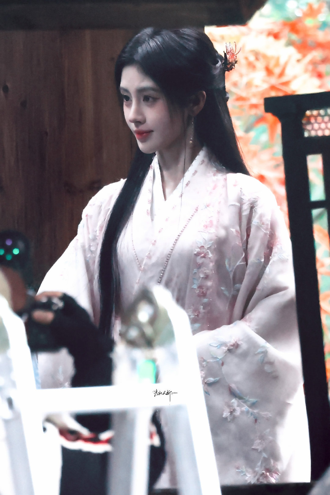 jjy鞠婧祎来战 jjy鞠婧祎阿黛 荒诞产生于人类呼吸呼唤与世界无理性沉默之间的