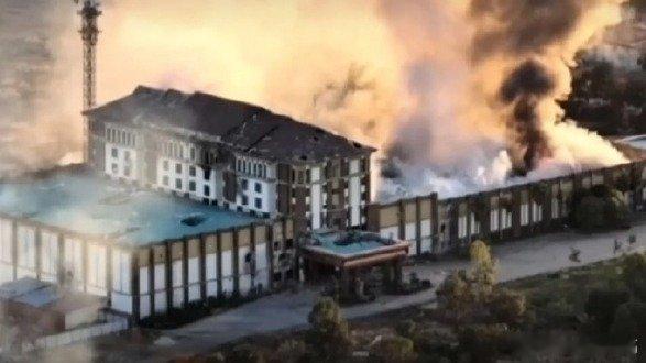 凤凰新闻【胡锡进：很多中国网友突然成了泰国的铁粉和啦啦队，怎么回事？】泰柬两国复