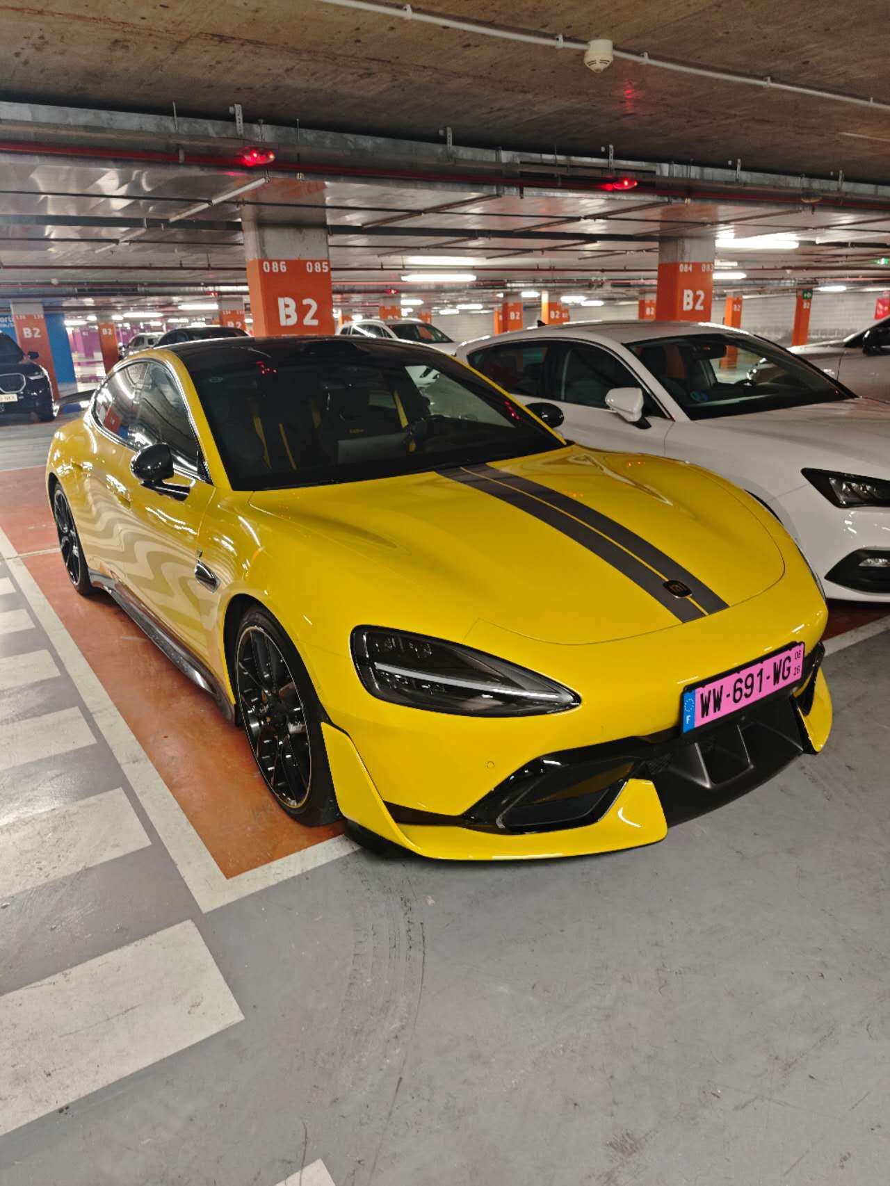 去年北京店有台su7u 卖出国了就是这台 西班牙