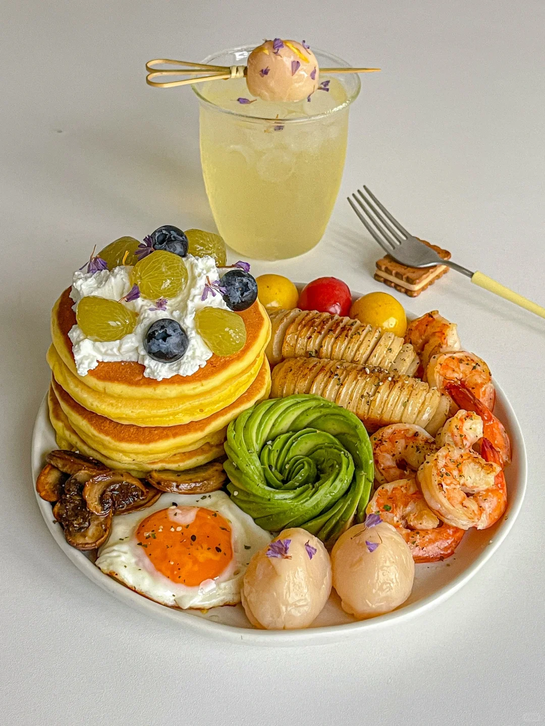 元气早午餐🍳虾仁青提松饼拼盘🥞荔枝饮🍹