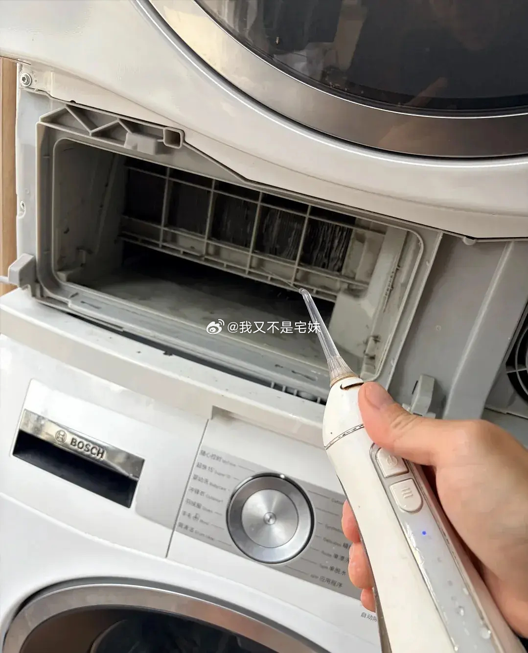 年轻人的邪修清洁大法也不花钱就用家里的东西就清洁了哈，(*σ´∀`)σ冰箱里的异