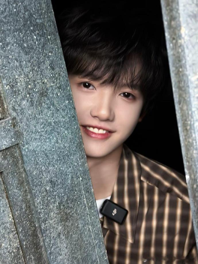 张奕然可爱小猫 张奕然可爱小猫，谁懂先看到张怡然360度可爱攻击后又看到文案里的