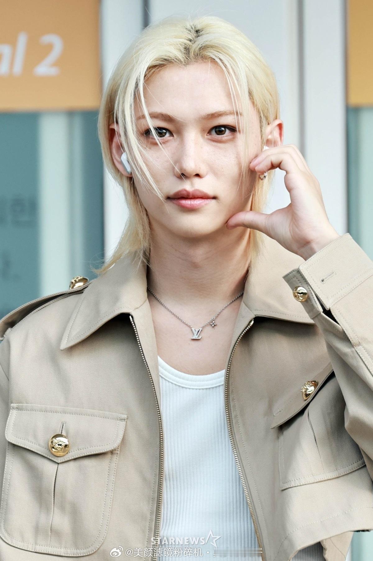 李龙馥felix今日机场出发新闻图+饭拍预览 cr logo 