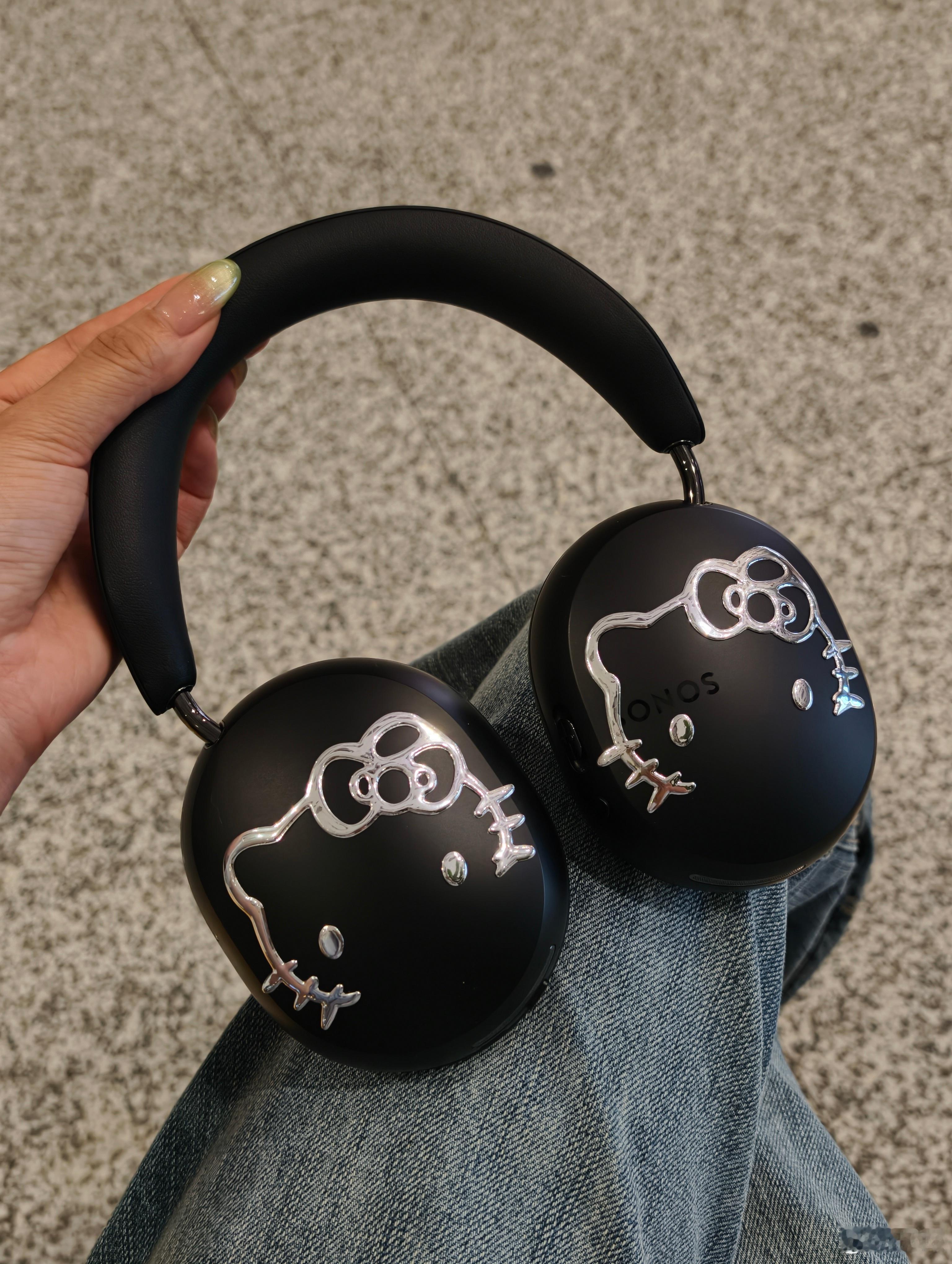 给我的Sonos ACE贴了个贴纸，看起来顺眼多了