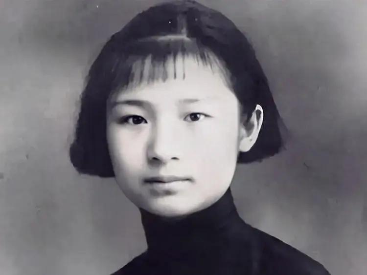 陈惠芹，出生于1918年，是一位中国抗日时期地下党员。1936年加入中国共产党成