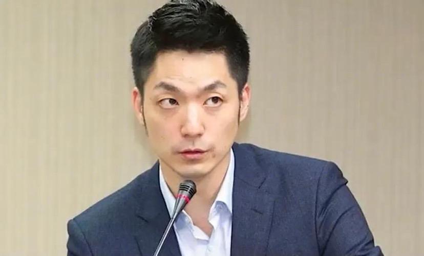 柯文哲今天两拳砸向国民党，一酸反罢成功是因为大家为救阿北，国民党别高估自己，二酸