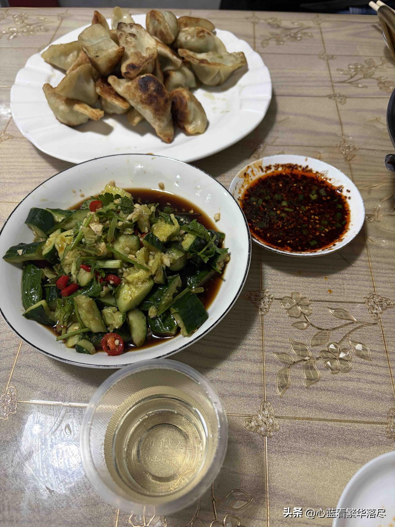 昨晚跟发小在一起喝酒，发小喝多了对我说的一些心里话，真是让三观尽毁了！

发小说