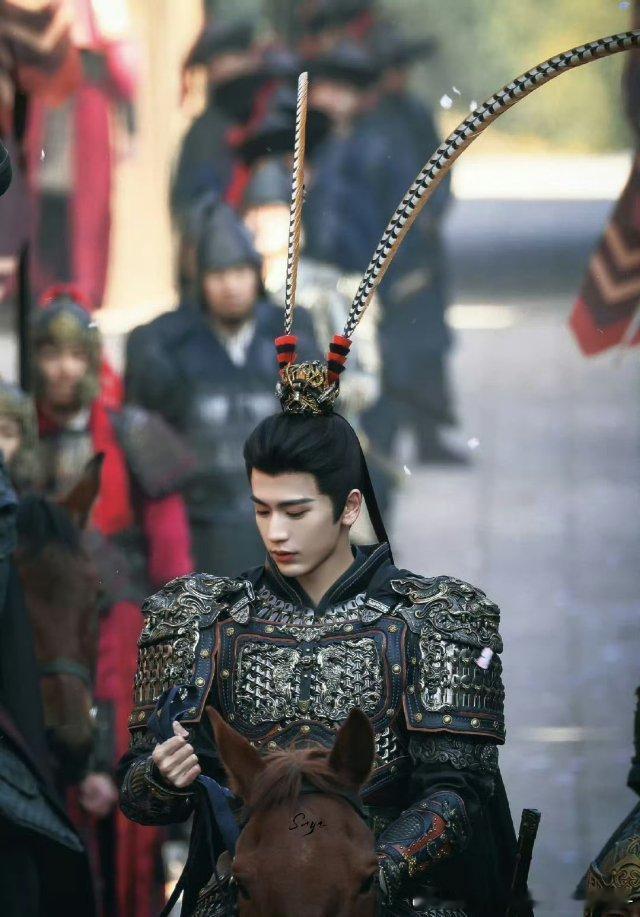 张凌赫逐玉谢征好权威 大将军金戈铁马，气吞万里如虎