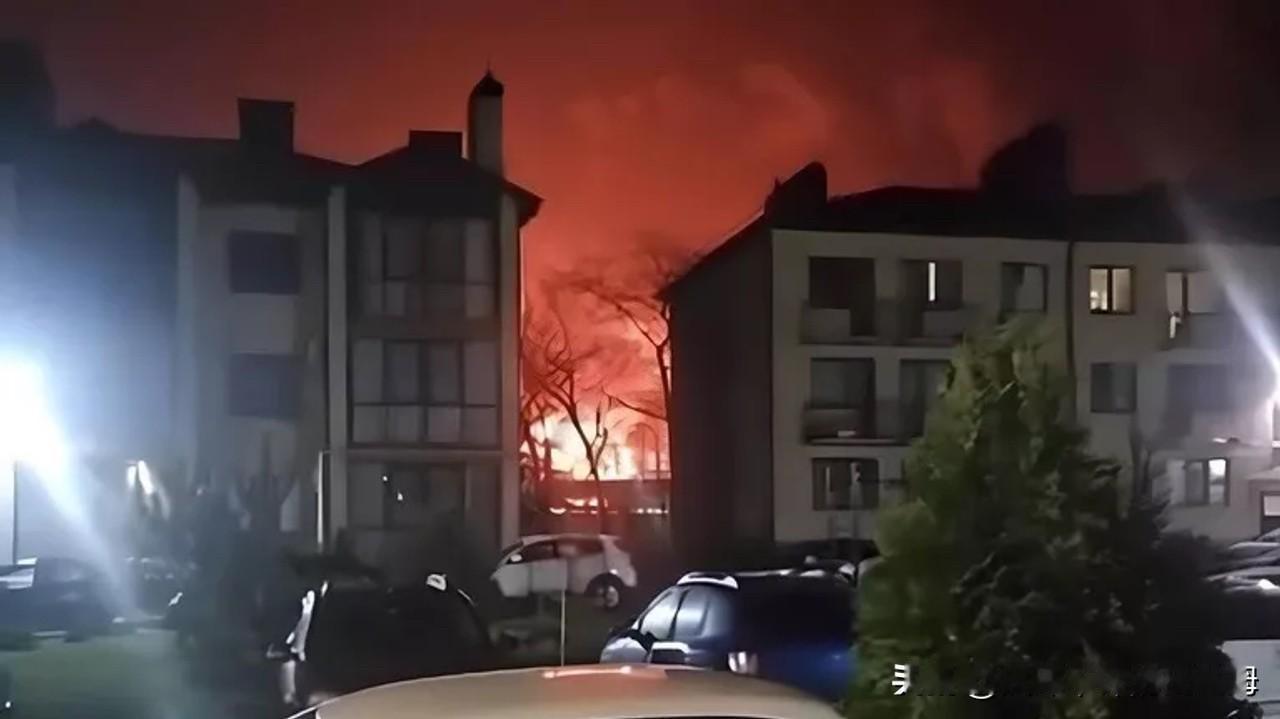 突发！2025年11月25日，乌克兰对俄罗斯多地发动大规模袭击导致多人死伤！
1