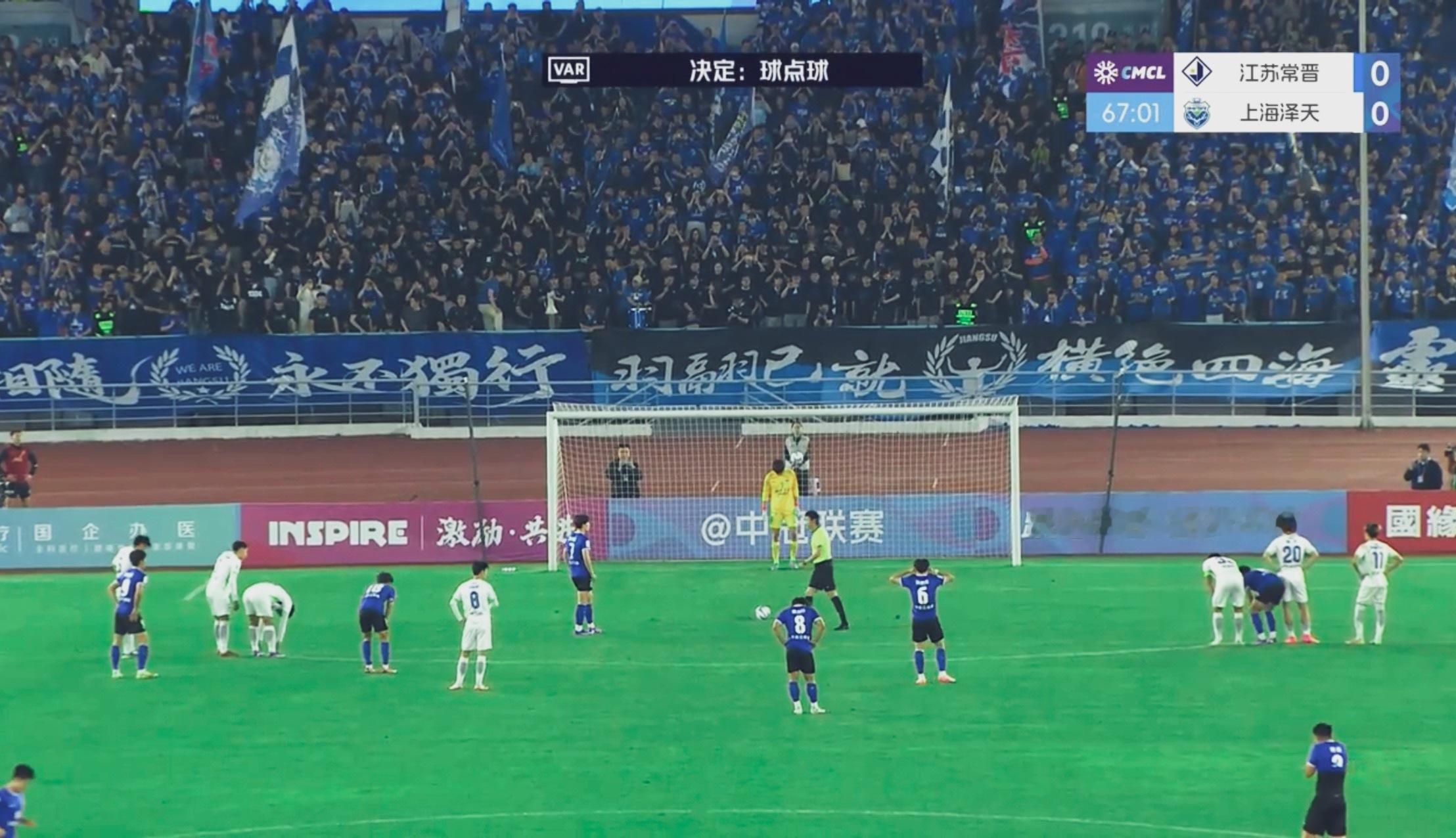 江苏常晋vs上海泽天，28178人，常州奥体中心创下中冠现场观众人数新纪录。背负