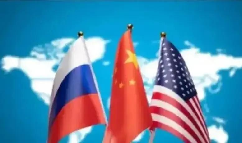 现在的大国博弈，根本不是谁拳头硬谁赢，而是“谁先冲动谁输”的微妙平衡！
 
中美