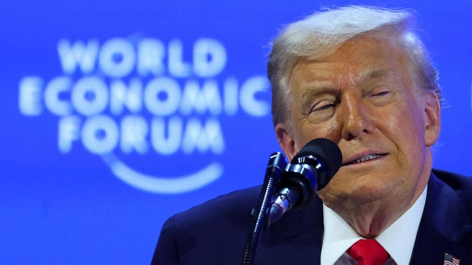 世界经济论坛，特朗普把欧洲盟友骂得体无完肤，上来就讲，要不是美国，欧洲早就在讲德