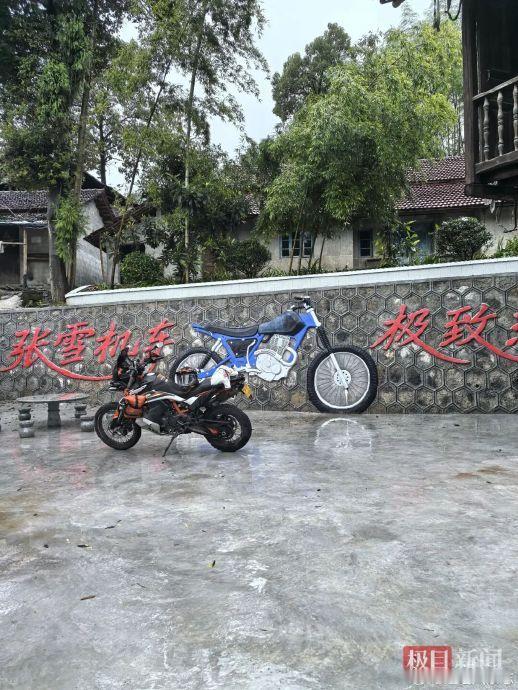 县委书记拒绝张雪为家乡打广告2026 年 10 月，返乡备战摩托车冲浪吉尼斯挑战