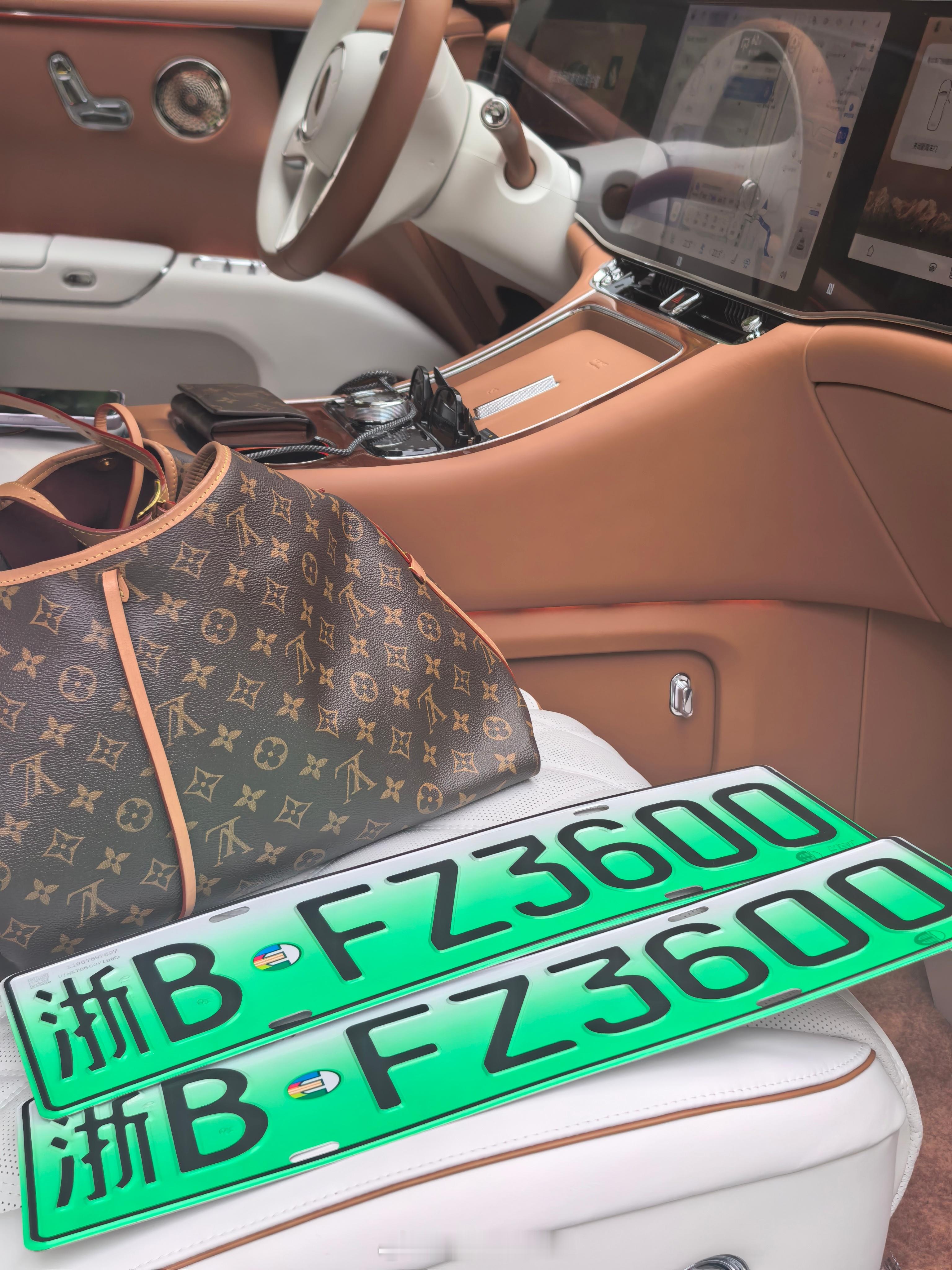 尊界的车牌选了36001小时3600秒 好好生活  珍惜当下每一秒尊界我和汽车的