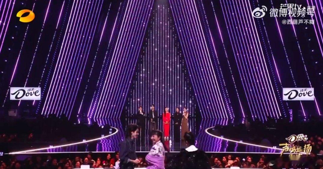 华晨宇 这次我们真的争论很久声鸣远扬 为了更好的舞台呈现，评委们围绕心仪选手激烈