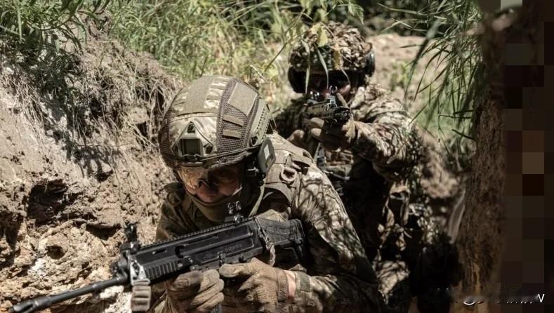 或许，在经历了战场上的各种士兵难以迅速分辨敌我情况之后，各国的军事工业企业下一步