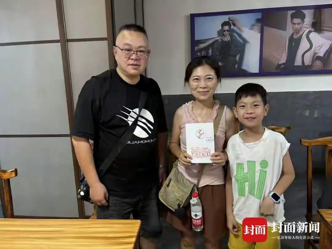 王鹤棣父亲回应店铺遭多条差评综艺风波牵连门店，棣爸油炸惨遭大量恶意差评，有人认为