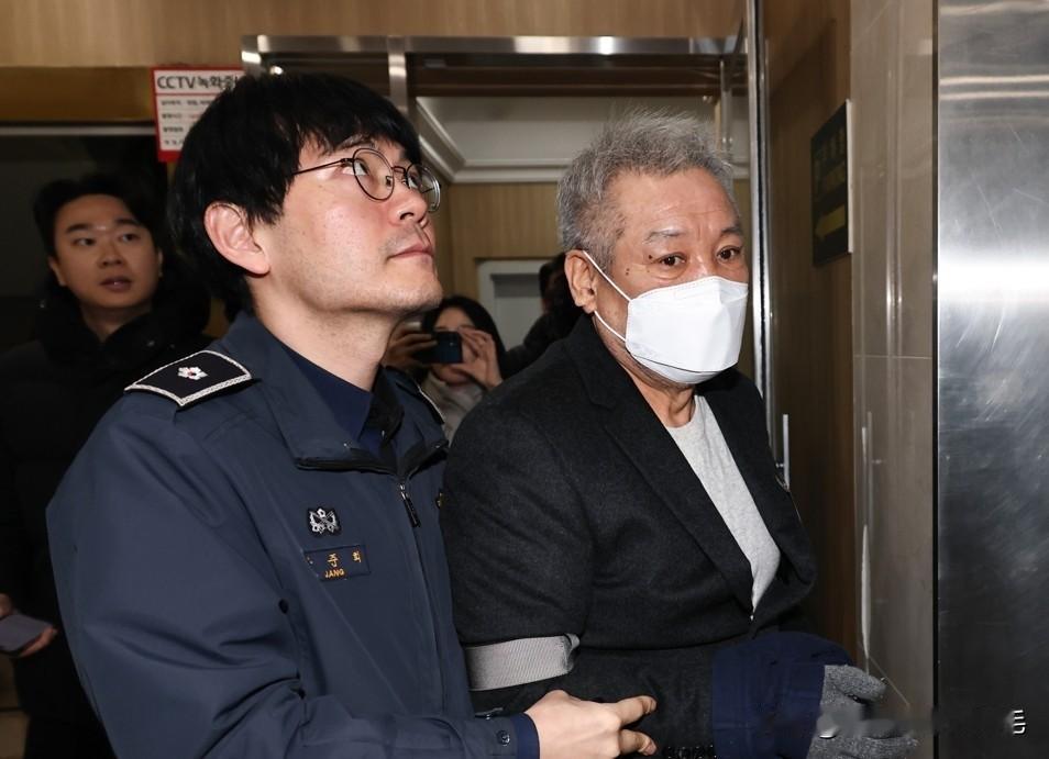 2月24日，韩国法院就统一教相关奢侈品贿赂案出现同案不同判决。全成培一审中，法院