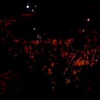 夜色漫过街巷，星光落满窗前，愿你一夜无扰好梦绵长。